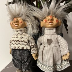 Juletrolde pige - med strikkjole - Vlg strrelse og farve