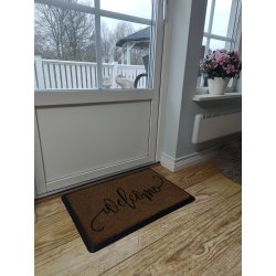 Welcome Drmtte 40x60 cm af kokos med gummi. Drmtten tler sne, regn og sol, og forbliver pn. 