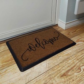 Welcome Drmtte 40x60 cm af kokos med gummi. Drmtten tler sne, regn og sol, og forbliver pn. 