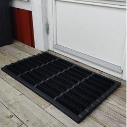 Drmtte af Sort Gummi med brste, der effektivt fanger snavset under skoene. Fs i flere strrelser