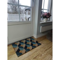 Grafisk drrmatta av kokos - Kombinerar hllbarhet och funktionalitet perfekt i en snygg design