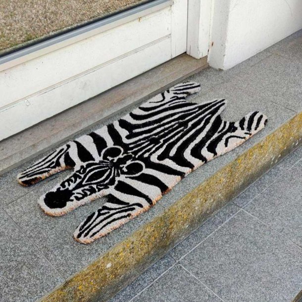 Zebra Drmtte 40 x 75 cm. Pynt indgangspartiet med en farverig og eksotisk kokos drmtte. 