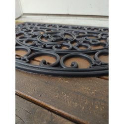 Ornament drrmatta av massivt svart gummi som hller i bde regn och sol - Finns i olika former