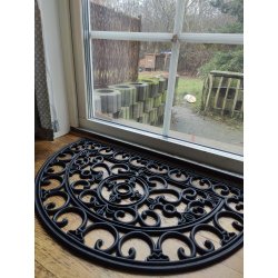 Ornament drrmatta av massivt svart gummi som hller i bde regn och sol - Finns i olika former