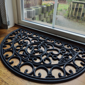 Ornament Drmtte af massivt sort gummi som holder til bde regn og sol - Fs i forskellige former