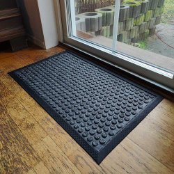 Dots Drmtte den praktiske og slidstrke lsning - Gummi/Gr - 45 x 75 cm. Fremstillet i gummi