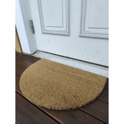 Drrmattor av kokos som finns i olika storlekar och former. Utom- och inomhusbruk med lng livslngd