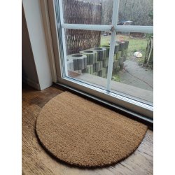 Drrmattor av kokos som finns i olika storlekar och former. Utom- och inomhusbruk med lng livslngd