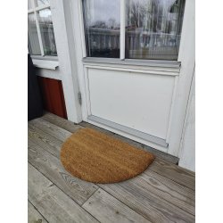 Drrmattor av kokos som finns i olika storlekar och former. Utom- och inomhusbruk med lng livslngd