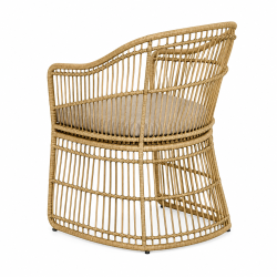 Elegant caf�s�t i naturfarvet polyrattan - 2 komfortable stole med hynder og rundt sidebord �42 cm