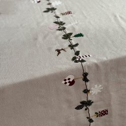 Juledug i Sandfarvet Bomuld med Juleprint � F�s i 7 st�rrelser