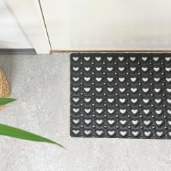 Drmtte 40 x 60 cm af Gummi, holder sig flot i alt slags vejr - Hjerter 