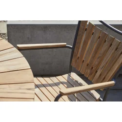 Hyggeliget Ella caf�s�t - �80 cm Goldteak bord med 2 antracit stabelstole