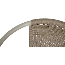 �Komfortabel caf�stol med arml�n i UV-beskyttet polyrattan - Let, stabelbar og vejrbestandig - B51�D60�H72 cm - Natur og lysegr�
