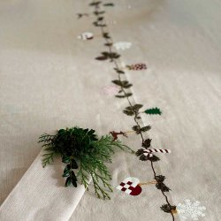 Juledug i Sandfarvet Bomuld med Juleprint � F�s i 7 st�rrelser