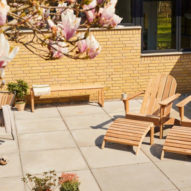 Amerikansk Skammel i gold Teak. Top finish og kvalitet. Model: Adirondack 