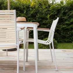 Kvalitets Mood stabelstol med lameller og teak arml�n - V�lg farve