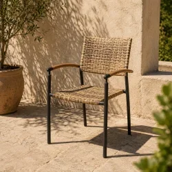 Oline havem�bels�t - Massivt Kronborg teakbord &amp; 4 stilrene og cappuccinofarvede Era stabelstole