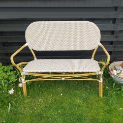 UV-beskyttet cafebnk i polyrattan med bambus-look., Kan st ude hele ret. - Model: Kerteminde