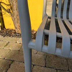 Stabelbar vedligeholdelsefri havestol i UV-beskyttet stbt plast - Model: Lily - Vlg farve 