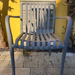 Stabelbar vedligeholdelsefri havestol i UV-beskyttet stbt plast - Model: Lily - Vlg farve 