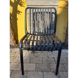 Stabelstol uden armln i vedligeholdelsesfri i UV-beskyttet stbt plast. Model: Lillian - Vlg farve