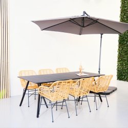 Motaris havembelst. Bestende af bord i durafit og 6 stole i flot design. Minimal vedligeholdelse!