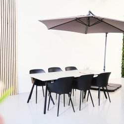 Rasmus Havembelst bestende af beton bord+6 stole i UV-beskyttet PP-plast- Kan tle alt slags vejr