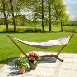 Hngmatta inkl. stativ. i galvaniserad metall som kan st ute ret om