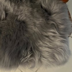 Stolsits i kta lammskinn - str. 40x40 cm - vlj frg