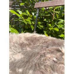 Sdehynde i poly/acryl imiteret lammeskind, 37 cm - Vlg farve