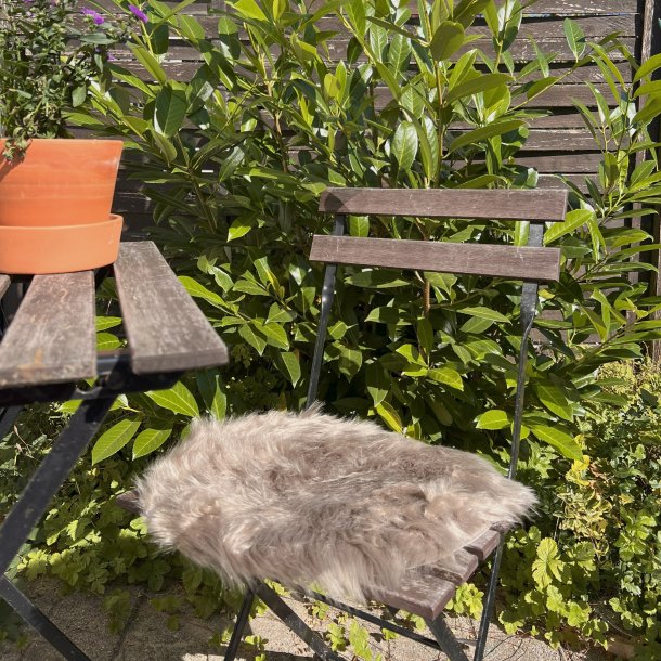 Sdehynde i poly/acryl imiteret lammeskind, 37 cm - Vlg farve