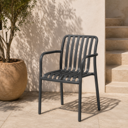 Gry vedligeholdelsesfrit haves�t med udtr�ksbord og 6 stabelbare havestole