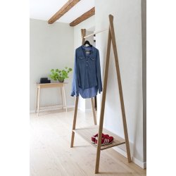 Nobel garderobsstllning med garderobsstng. Tillverkad av karbonat bambu