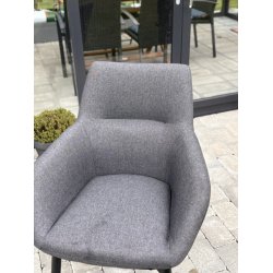 Elegant og komfortabel havestol med vandtt polyester sde og ryg samt robust aluminiumsstel