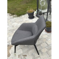 Elegant og komfortabel havestol med vandtt polyester sde og ryg samt robust aluminiumsstel