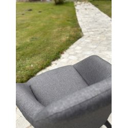 Elegant og komfortabel havestol med vandtt polyester sde og ryg samt robust aluminiumsstel