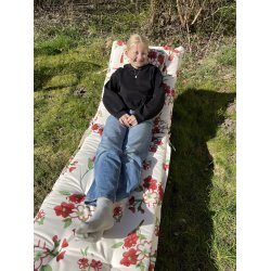 SOLVOGNSHYNDE LUX MED NAKKEPUDE i flot hvidt blomster design