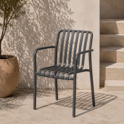 Stabelbar vedligeholdelsefri havestol i UV-beskyttet st�bt plast - Model: Lily - V�lg farve 