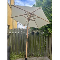 Parasoll - : 1,8 m. Vlj frg - Vattentt + Dug har UV30+ solskydd. Modell: Venedig