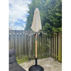 Parasoll - : 1,8 m. Vlj frg - Vattentt + Dug har UV30+ solskydd. Modell: Venedig