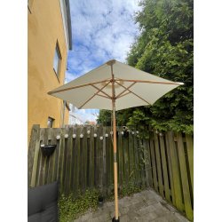 Parasoll - : 1,8 m. Vlj frg - Vattentt + Dug har UV30+ solskydd. Modell: Venedig