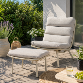 Eksklusiv gr� loungestol med skammel i st�l og polyester med�All Weather-hynder�