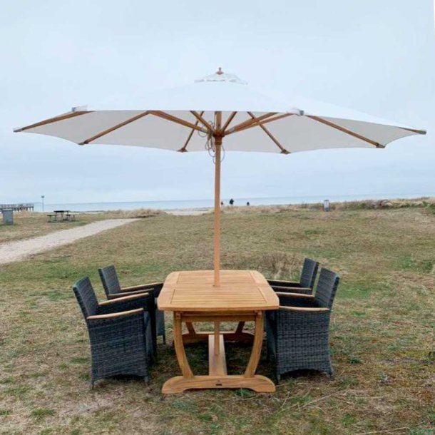 Gala Gold Teak bord med 4 stk. Boston havestole i UV beskyttet polyrattan flet med goldteak armln. 