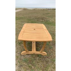 Stort Gala Goldteak bord m. 6 stk. Boston stole i UV beskyttet polyrattan flet med goldteak armln. 