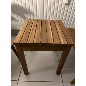 THE SIMPLE Tokyo skammel i akacie tr. Kan bruges bde inde- og udendrs