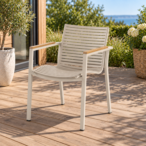 Stilren stabelstol med lav ryg med aluminium stel og teak arml�n - Model: MOOD Square - F�s i flere farver