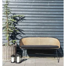 Sorte glaslanterner med unikt design til indendrs og udendrs brug i st af 2