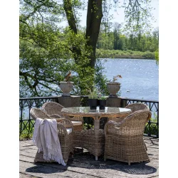 Vedligeholdelsefrit havebord i kubu rattan med glasplade - 120xH77 cm