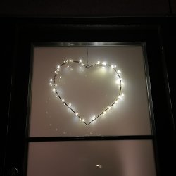 Stjerne eller hjerte formet LED Lysophng - til inde- og udendrs brug - Batteri